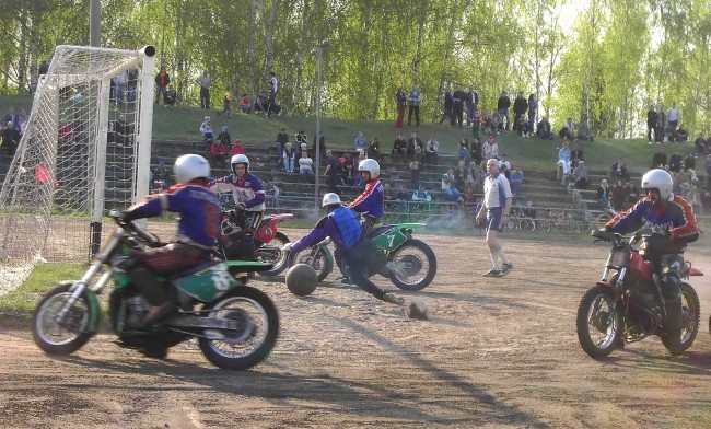 Мотобольные матчи в Коврове проходят на мотоцикле созданном еще в 80-е годы прошлого века.